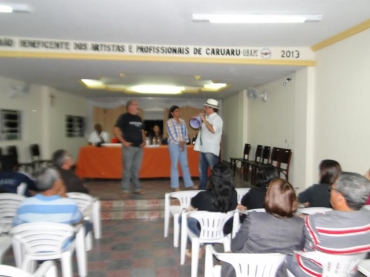 1ª ASSEMBLEIA COM SERVIDORES DA EDUCAÇÃO NO 2º SEMESTRE LETIVO DE 2013-2