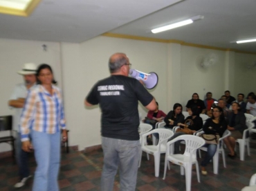 1ª ASSEMBLEIA COM SERVIDORES DA EDUCAÇÃO NO 2º SEMESTRE LETIVO DE 2013-4