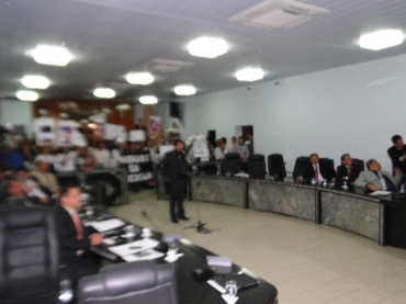 1ª ASSEMBLEIA COM SERVIDORES DA EDUCAÇÃO NO 2º SEMESTRE LETIVO DE 2013-7