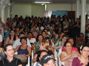 Assembleia dia 18 de abril de 2013 com protesto debaixo de chuva