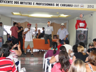 Assembleia dia 18 de abril de 2013 com protesto debaixo de chuva