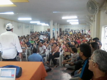 Assembleia dia 18 de abril de 2013 com protesto debaixo de chuva