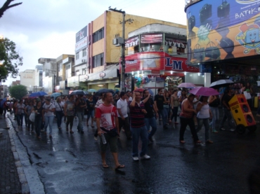 Assembleia dia 18 de abril de 2013 com protesto debaixo de chuva