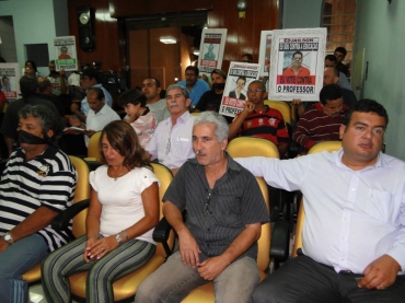PROTESTOS NA CÂMARA DE VEREADORES