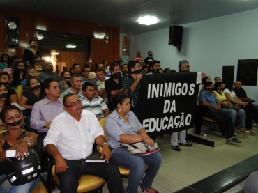 PROTESTOS NA CÂMARA DE VEREADORES