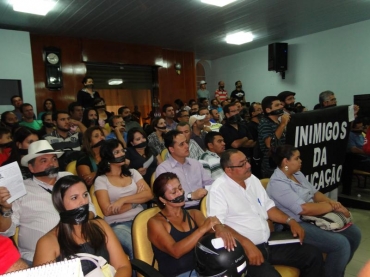 PROTESTOS NA CÂMARA DE VEREADORES