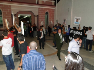 PROTESTOS NA CÂMARA DE VEREADORES