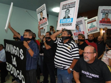 PROTESTOS NA CÂMARA DE VEREADORES