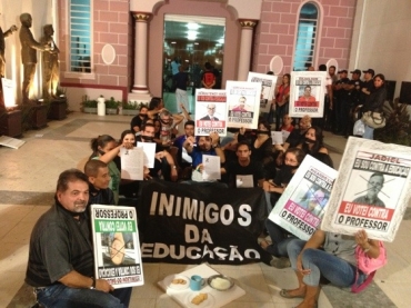 PROTESTOS NA CÂMARA DE VEREADORES