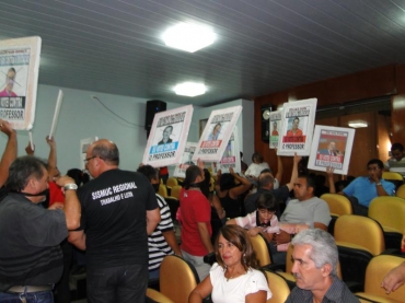 PROTESTOS NA CÂMARA DE VEREADORES