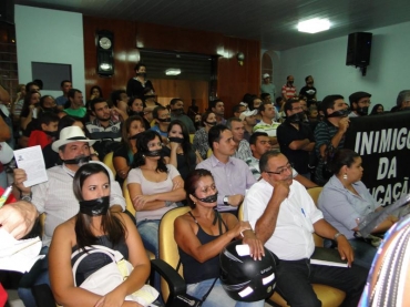 PROTESTOS NA CÂMARA DE VEREADORES