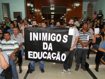 PROTESTOS NA CÂMARA DE VEREADORES