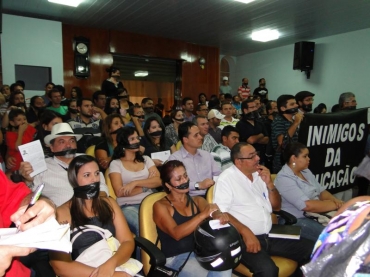 PROTESTOS NA CÂMARA DE VEREADORES