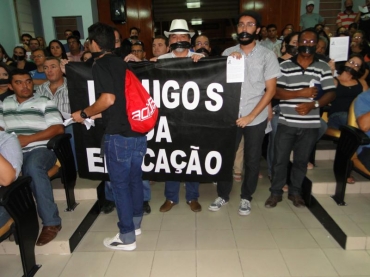 PROTESTOS NA CÂMARA DE VEREADORES