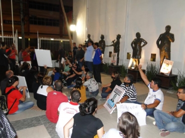 PROTESTOS NA CÂMARA DE VEREADORES