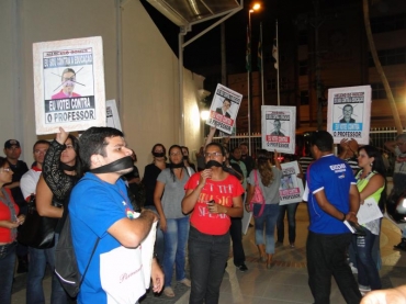 PROTESTOS NA CÂMARA DE VEREADORES