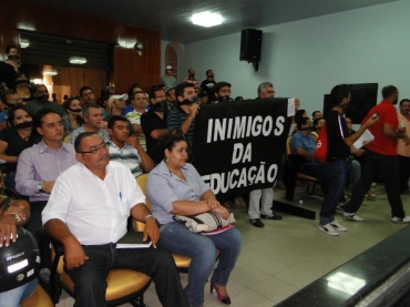 PROTESTOS NA CÂMARA DE VEREADORES