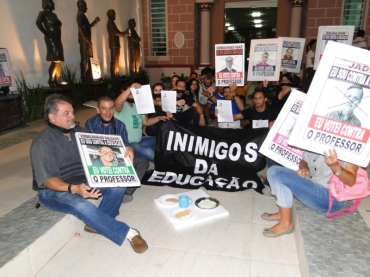 PROTESTOS NA CÂMARA DE VEREADORES