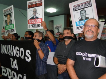 PROTESTOS NA CÂMARA DE VEREADORES