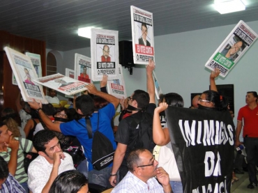 PROTESTOS NA CÂMARA DE VEREADORES