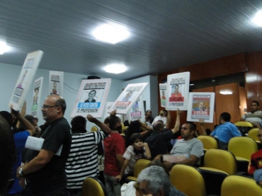 PROTESTOS NA CÂMARA DE VEREADORES