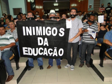 PROTESTOS NA CÂMARA DE VEREADORES