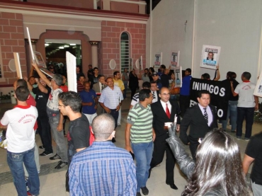 PROTESTOS NA CÂMARA DE VEREADORES