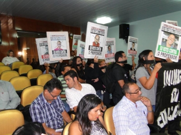 PROTESTOS NA CÂMARA DE VEREADORES