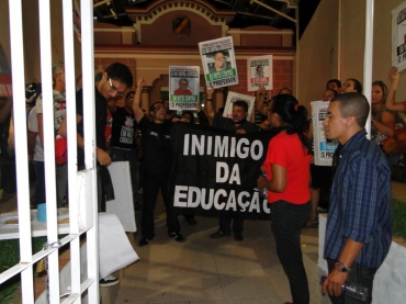 PROTESTOS NA CÂMARA DE VEREADORES