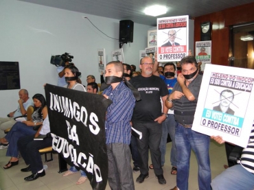 PROTESTOS NA CÂMARA DE VEREADORES