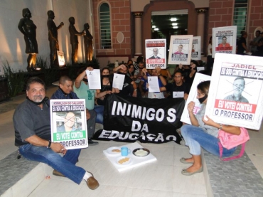 PROTESTOS NA CÂMARA DE VEREADORES