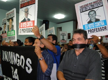 PROTESTOS NA CÂMARA DE VEREADORES