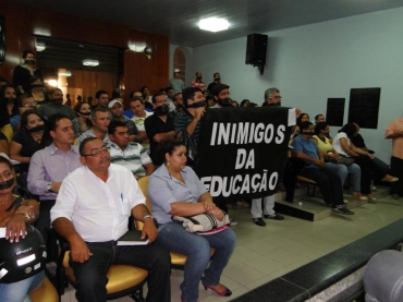 PROTESTOS NA CÂMARA DE VEREADORES