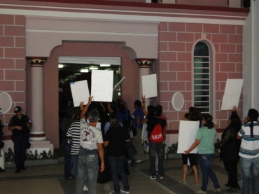 PROTESTOS NA CÂMARA DE VEREADORES