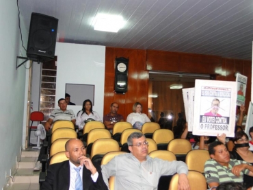 PROTESTOS NA CÂMARA DE VEREADORES