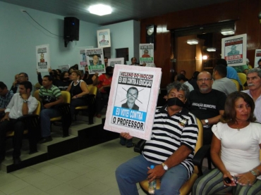 PROTESTOS NA CÂMARA DE VEREADORES