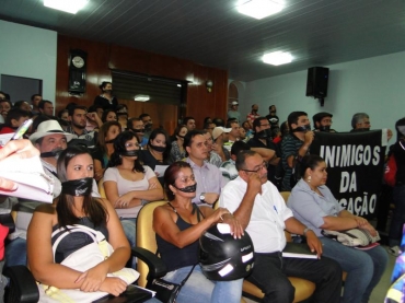PROTESTOS NA CÂMARA DE VEREADORES