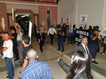 PROTESTOS NA CÂMARA DE VEREADORES