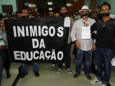PROTESTOS NA CÂMARA DE VEREADORES