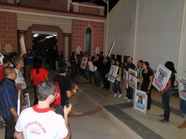 PROTESTOS NA CÂMARA DE VEREADORES
